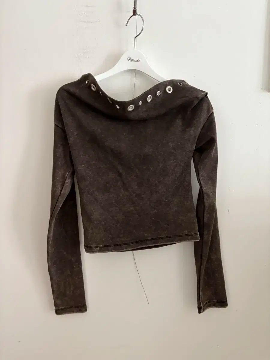 オフショルダーTシャツ