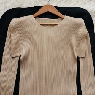 プリーツプリーズ カットソー プルオーバー トップス 長袖 クールネック イッセイミヤケ ベージュ L