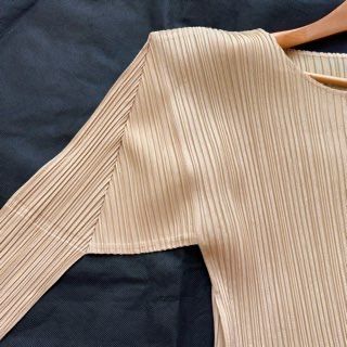  プリーツプリーズ カットソー プルオーバー トップス 長袖 クールネック イッセイミヤケ ベージュ L 長袖 Tシャツ カットソー