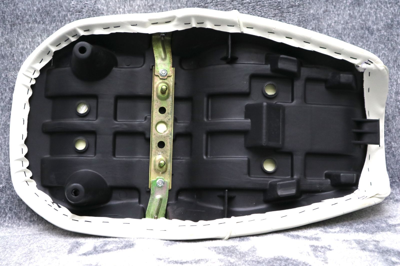 GSX400インパルス 前期 白皮 タックロールシート/ホワイト GK79A ～95