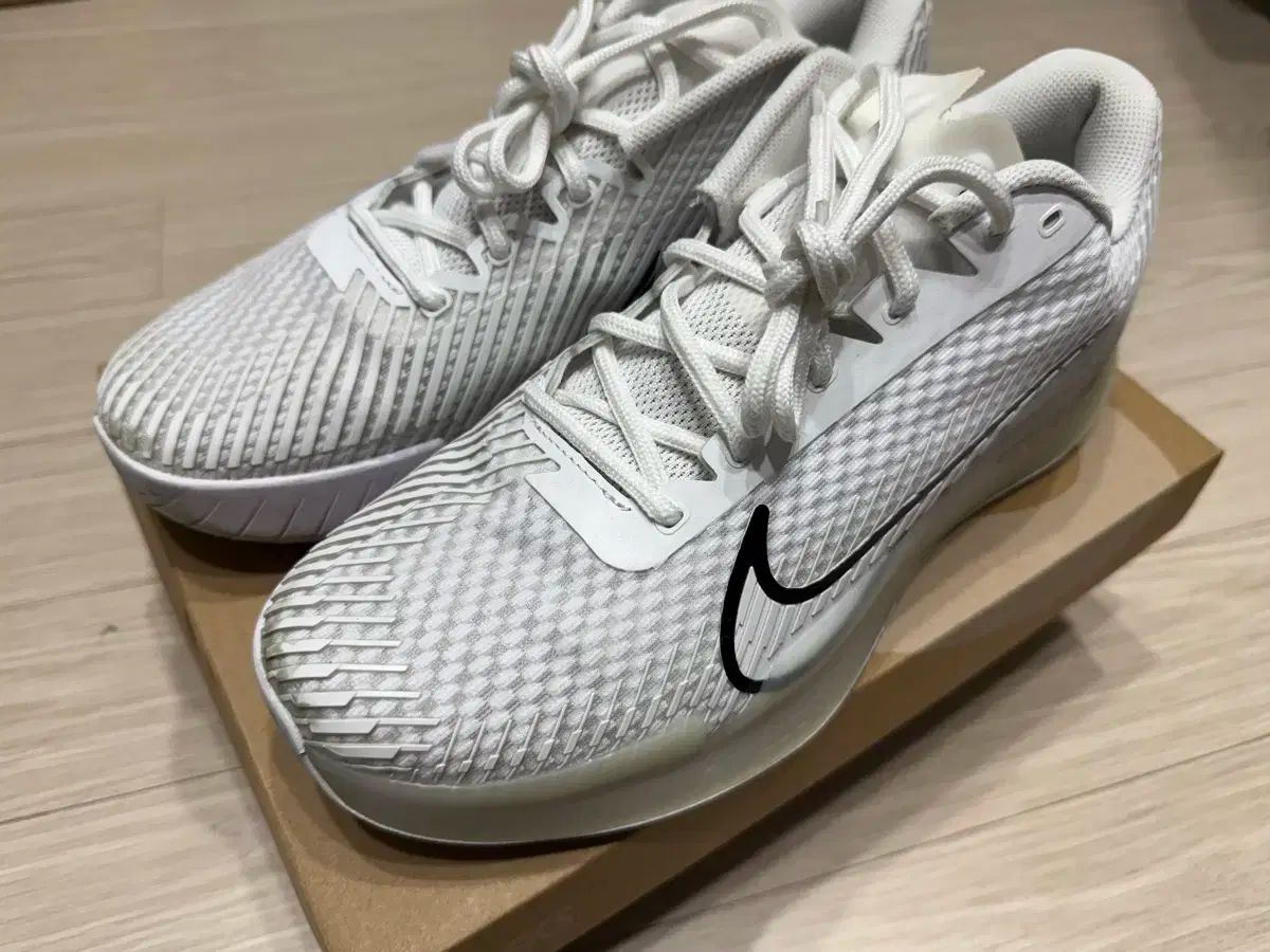 ナイキ コート ズーム ベイパー 11 275 白 テニスシューズ