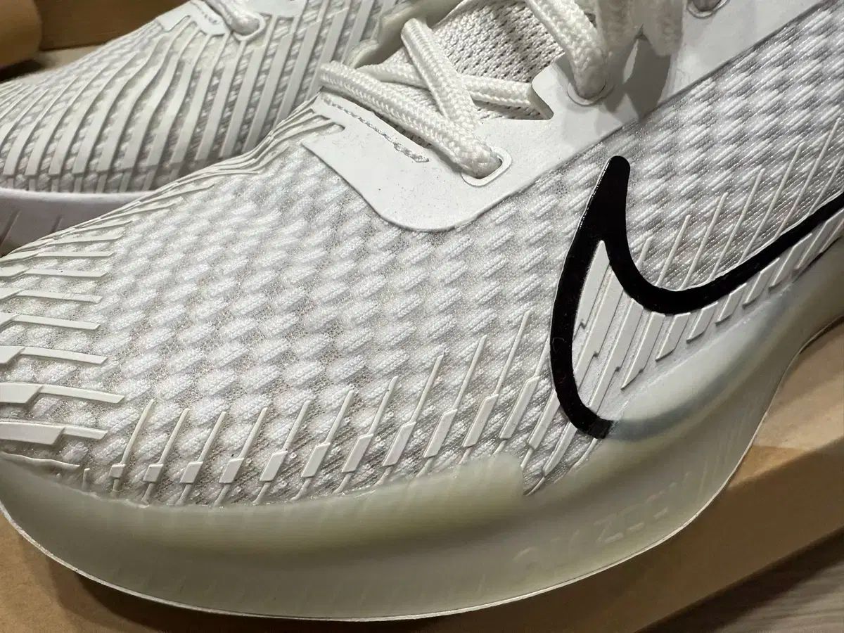 ナイキ コート ズーム ベイパー 11 275 白 テニスシューズ