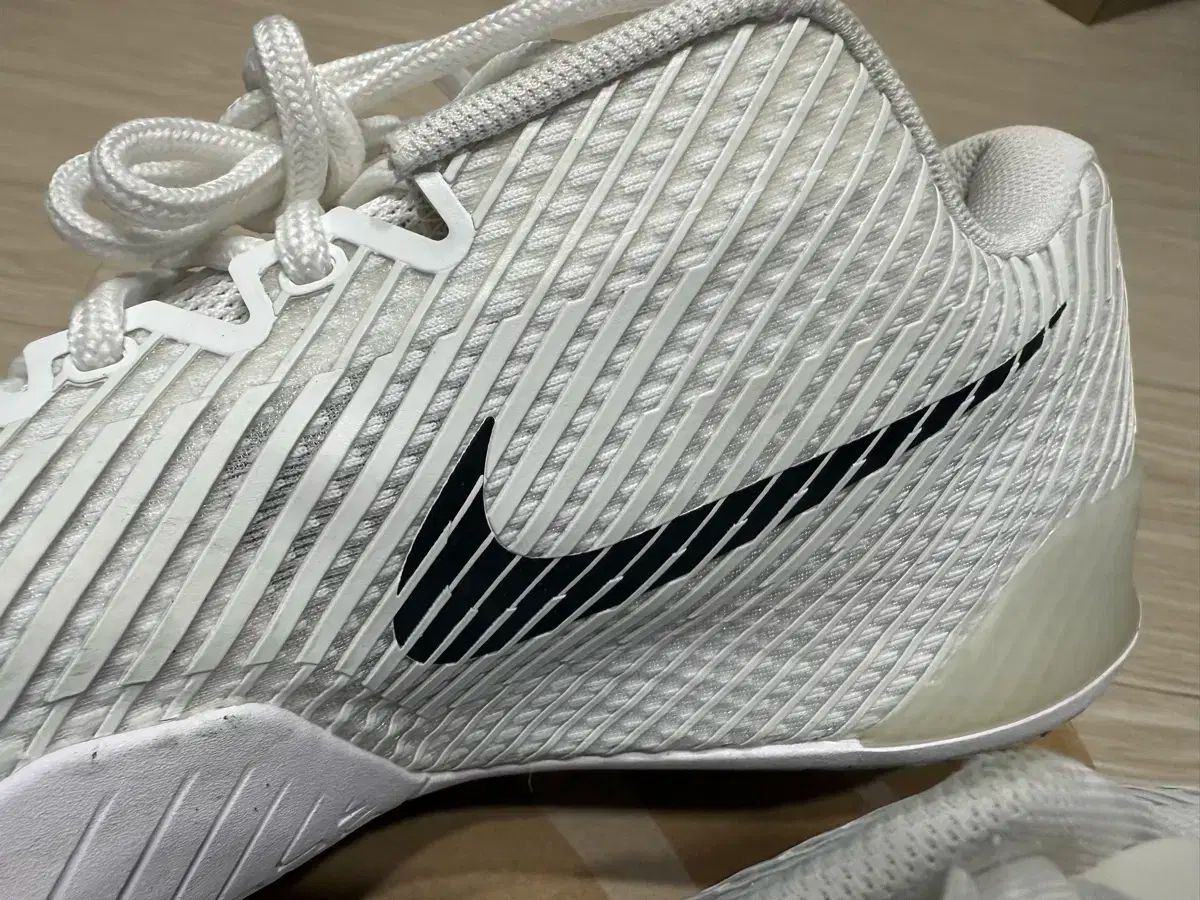 テニスシューズ