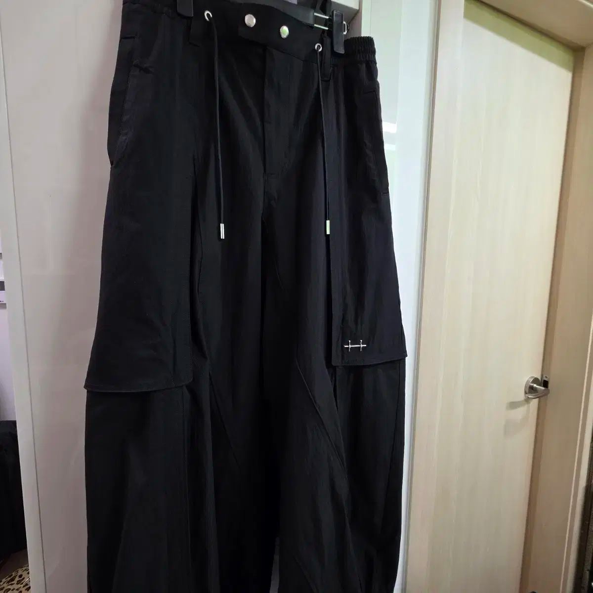 ソンジオ オム L エリオット エミル アサルト パンツ 82