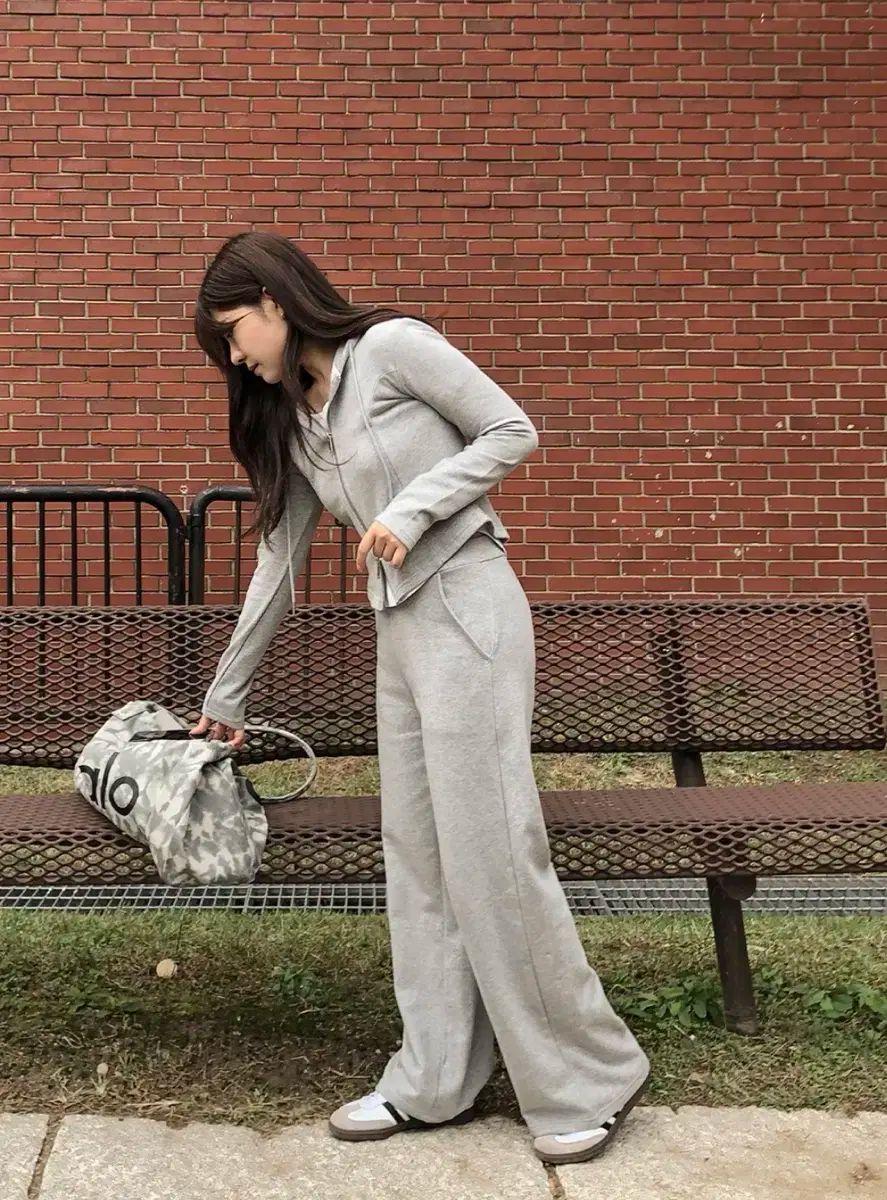 フィットオン ストレート体型 グレー トレーニング セットアップ