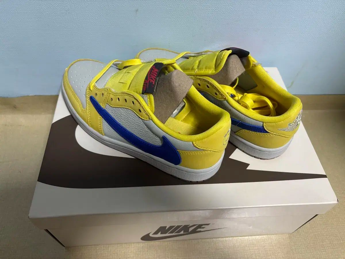 ジョーダン1 ロー トラヴィス スコット カナリー