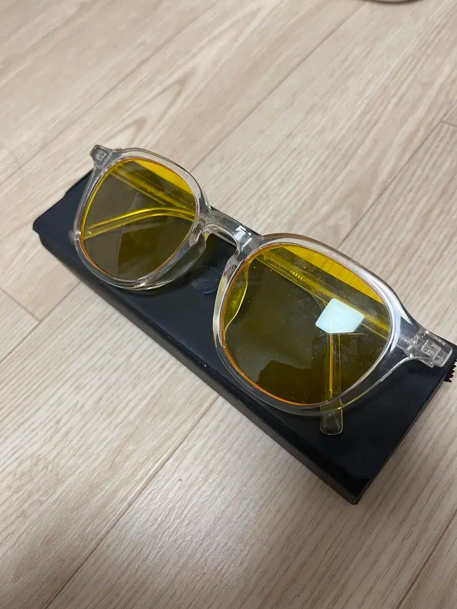 LUCY ルシ アイズ DAYレンズ