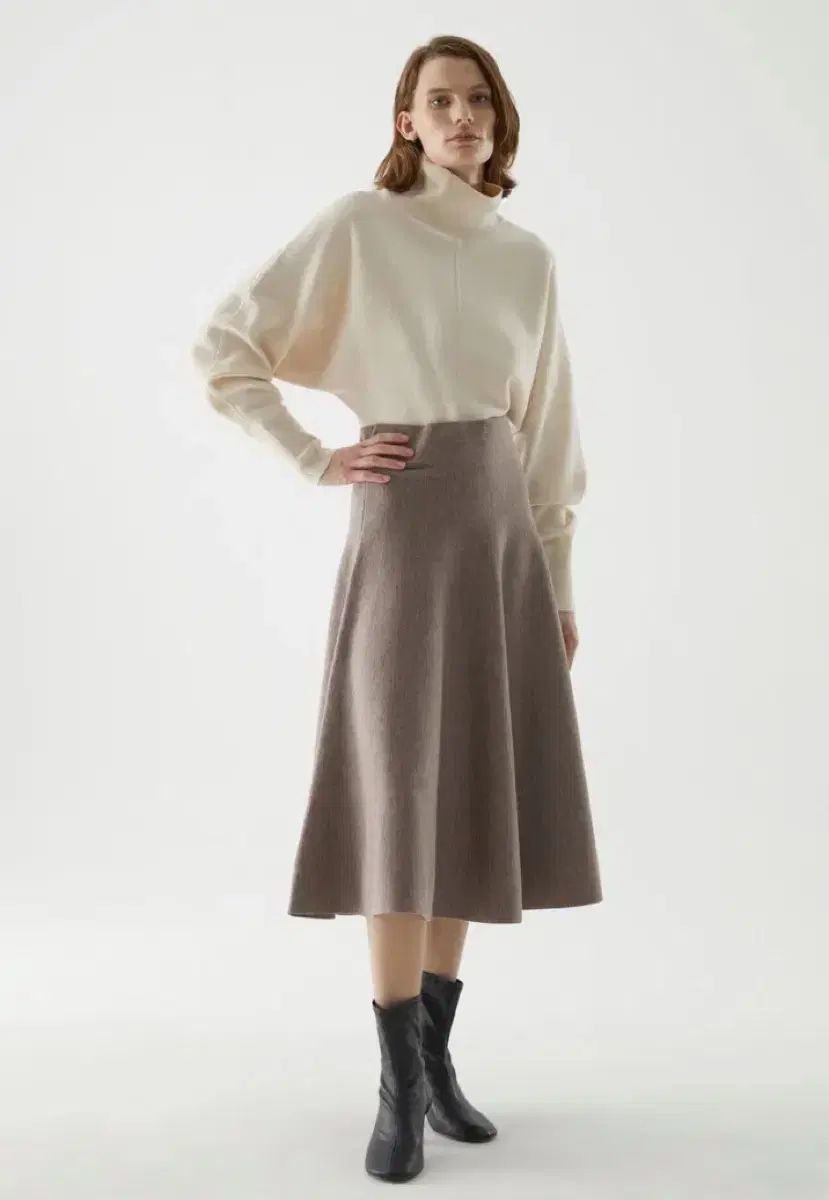 COS コス フ ミディ スカート スポーツブラ ブラウン