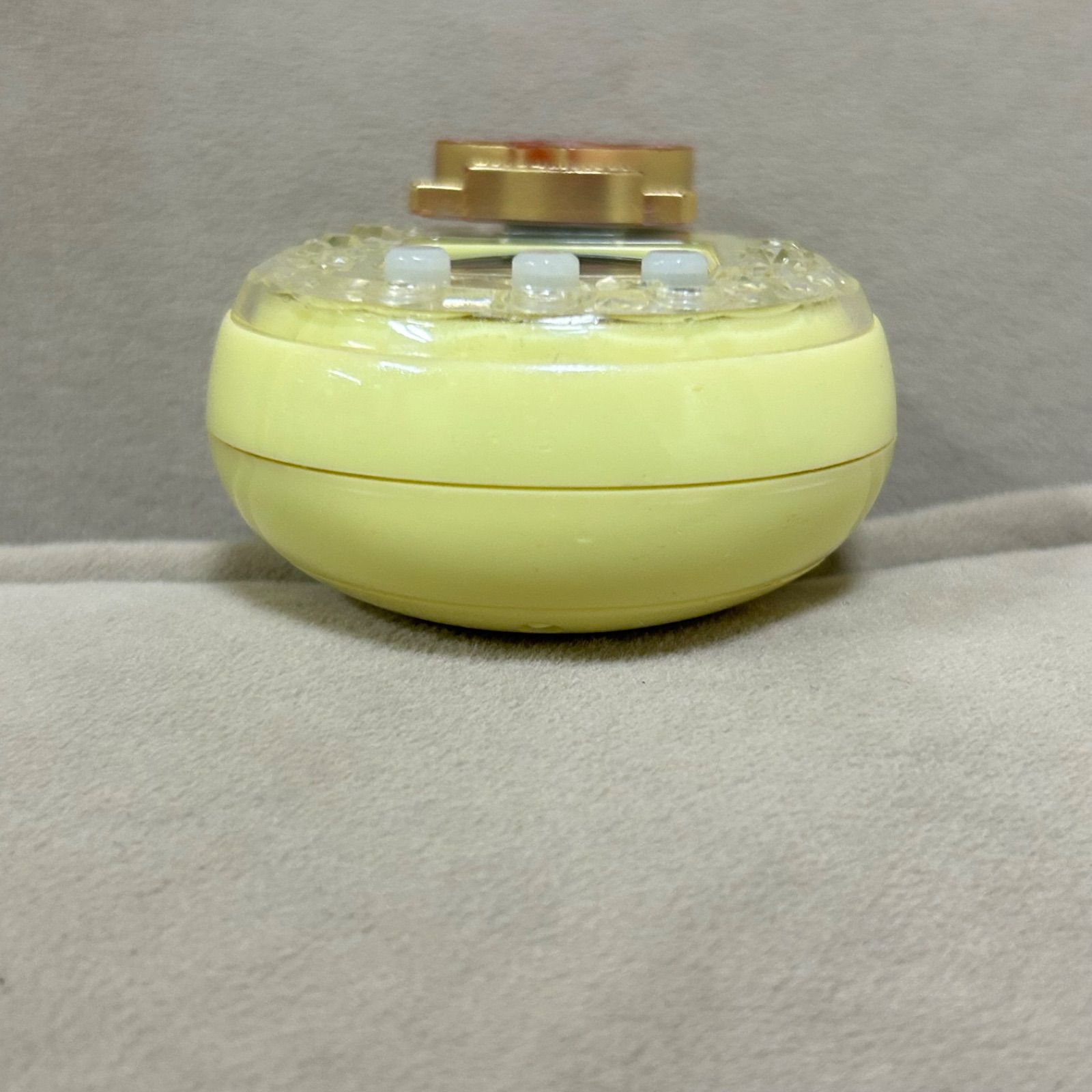 バンダイ たまごっちピース tamagotchi p's イエロー デコピアス付き