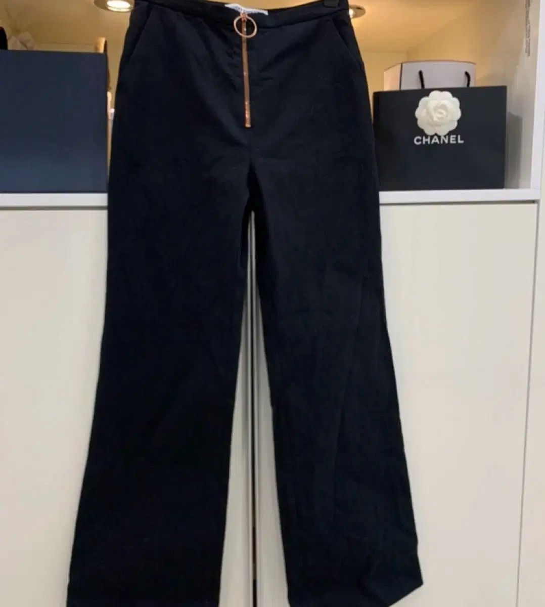 ラッキーシュエトゥ ジッパーPOINT ブラックパンツ 55