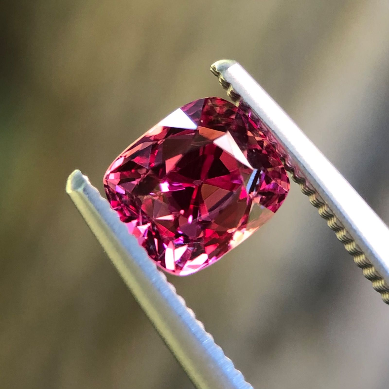 レディッシュピンク