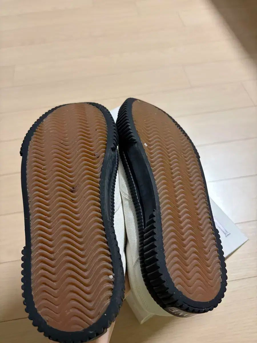  LOEWE アナグラム スニーカー フラットシューズ バレエシューズ パンプス