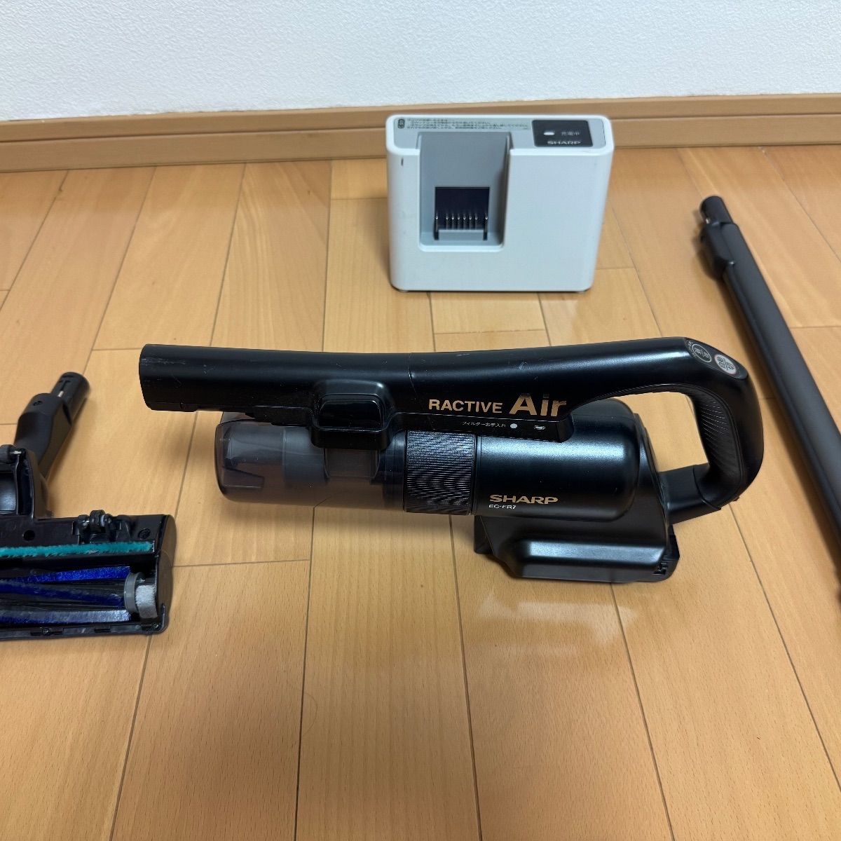 シャープ SHARPコードレススティック 掃除機 ec-fr7 2023年 - メルカリ