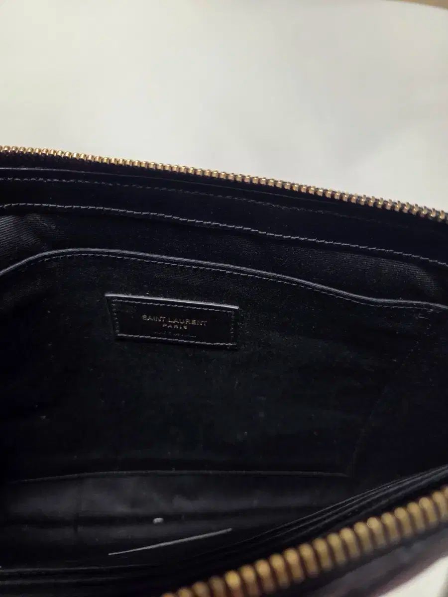 通販特価! Saint Laurent サンローラン GOLD メタル モノグラム カサンドラ マトラッセ ポーチ Tablet BLACK