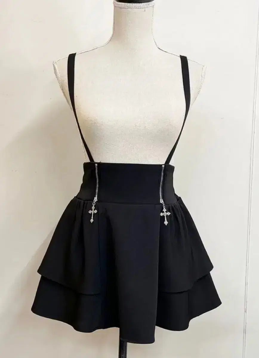 マズ十字架サスペンダースカート