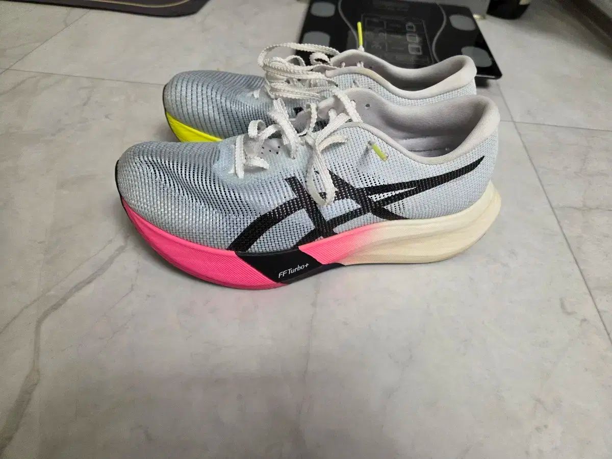 アシックス メタスピード エッジ パリ エキデン260