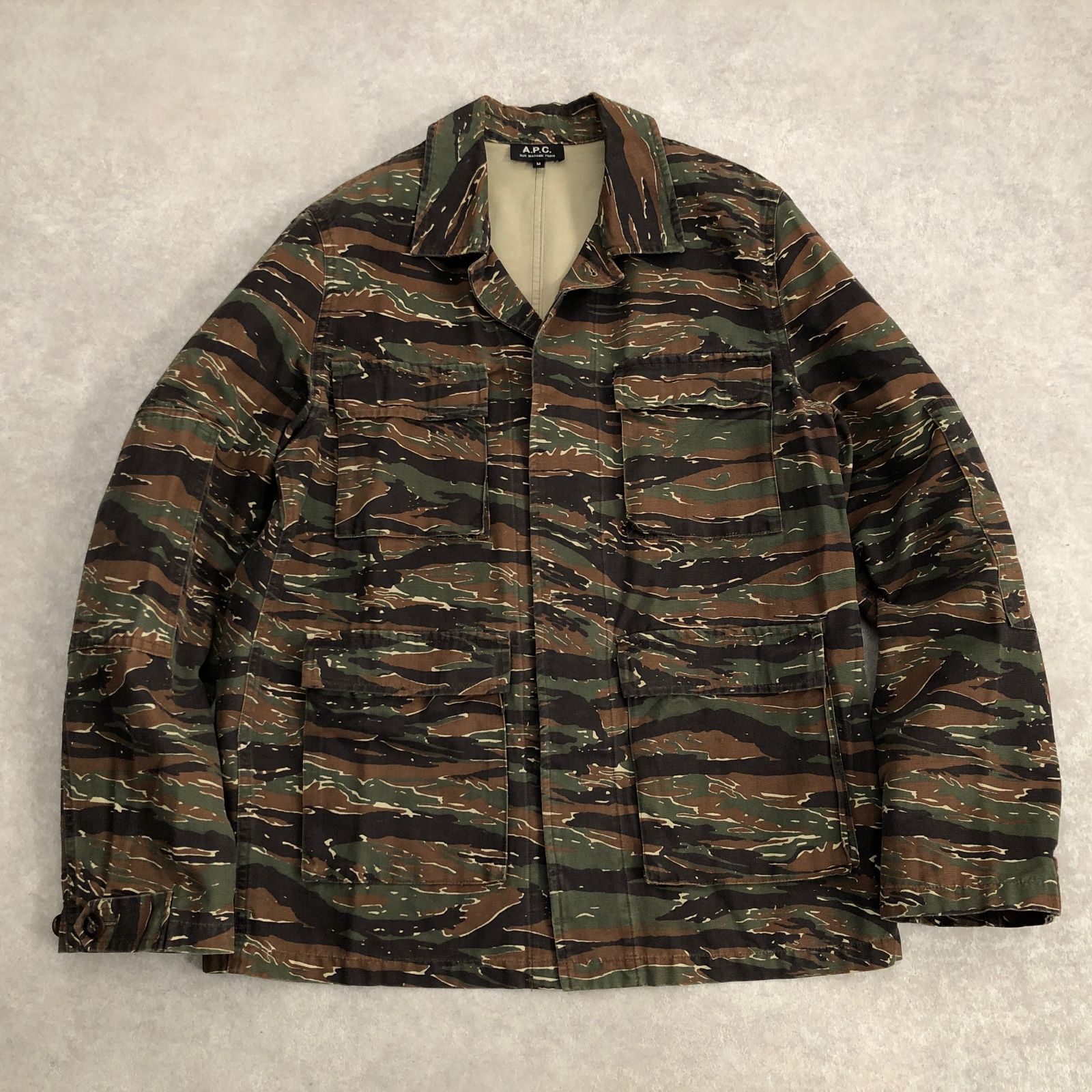 A.P.C. タイガーカモ ミリタリー ジャケット 迷彩 アーペーセー - メルカリ