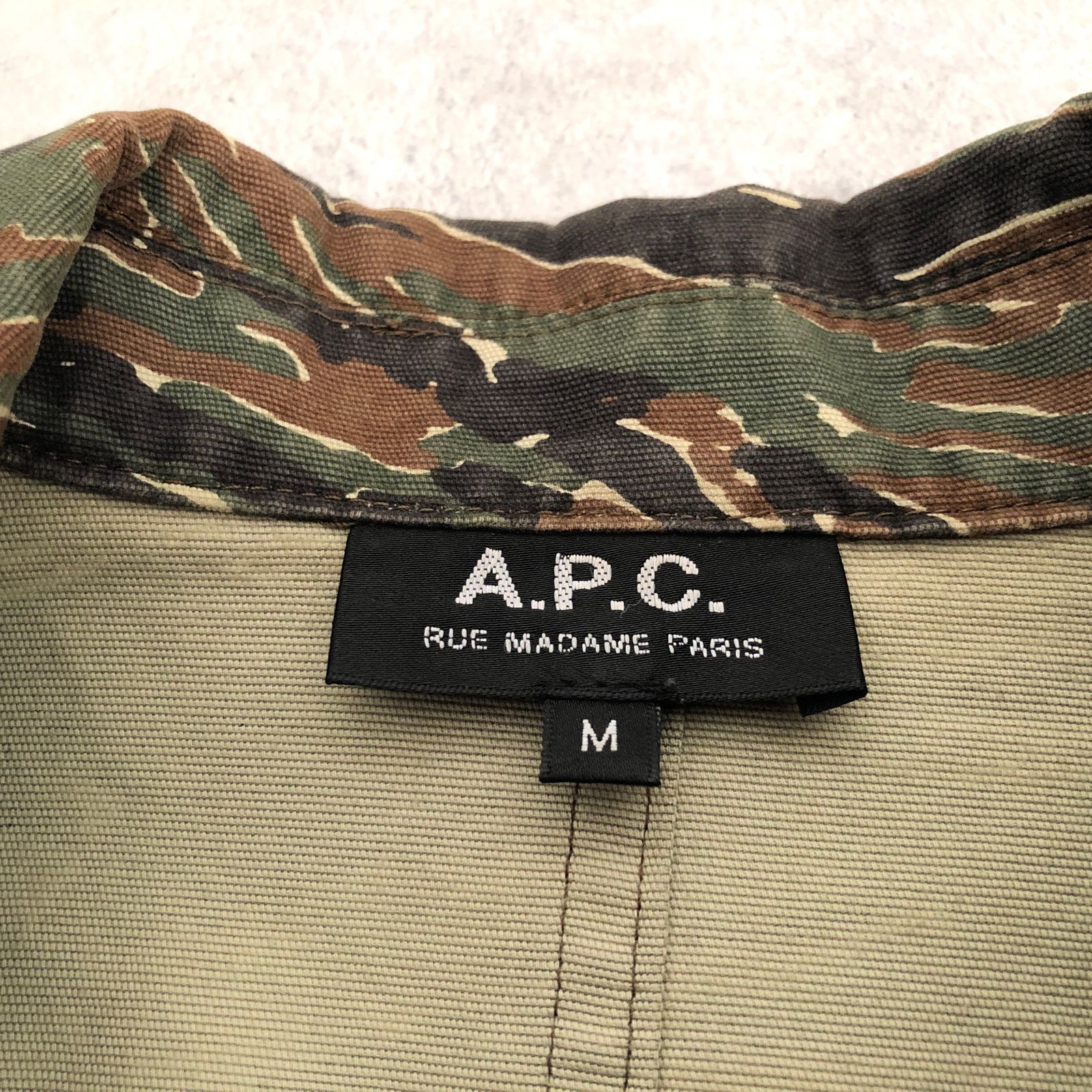A.P.C. タイガーカモ ミリタリー ジャケット 迷彩 アーペーセー - メルカリ