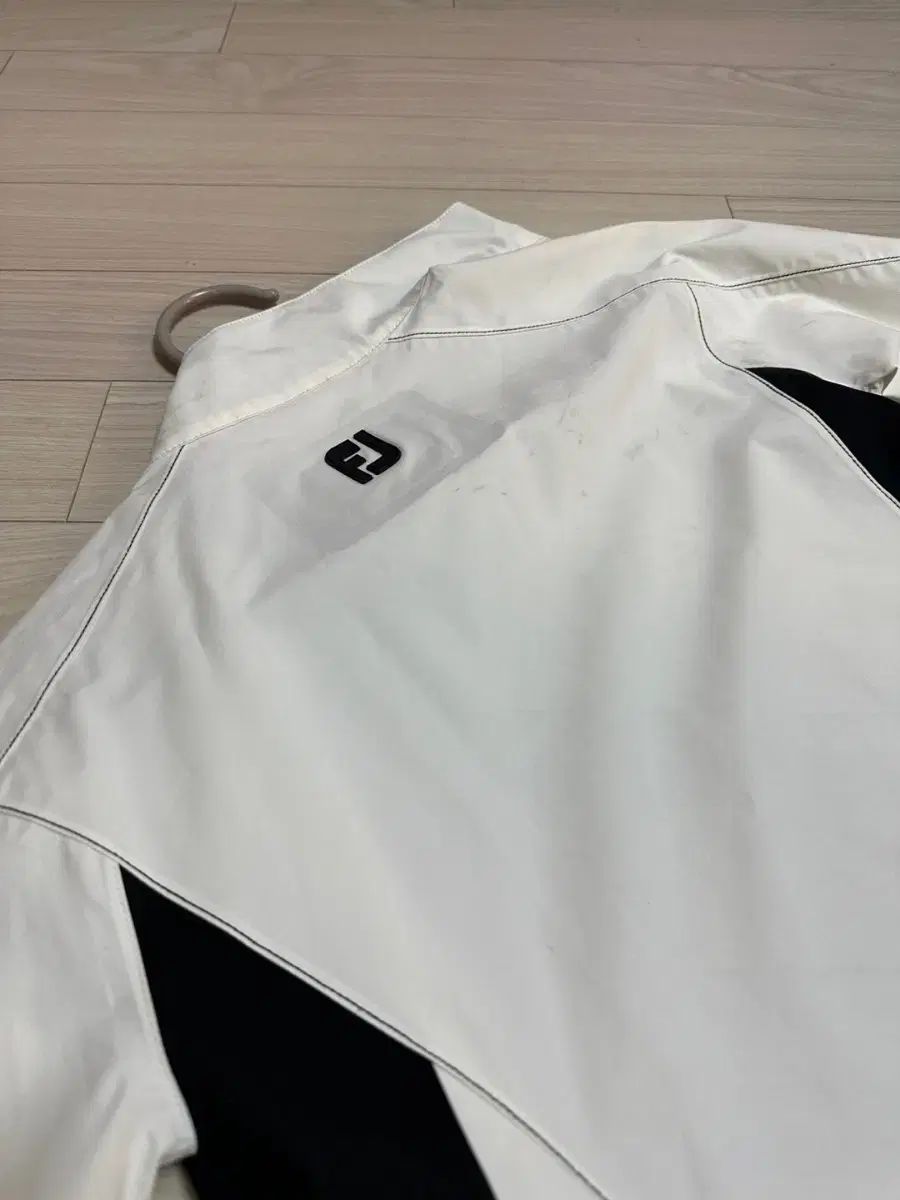 ゴルフ ウィンドブレーカー