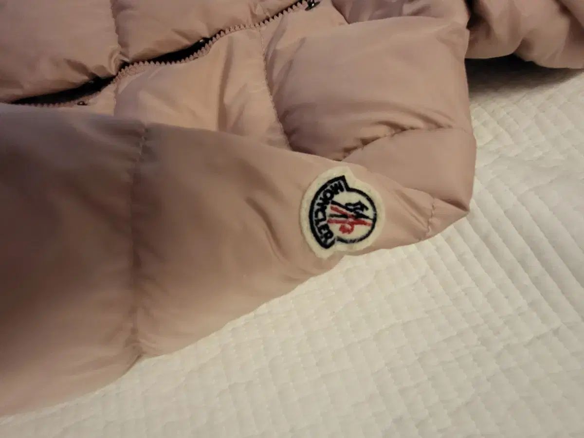 モンクレール キッズ 5 y ピンク カオルレ ダウン