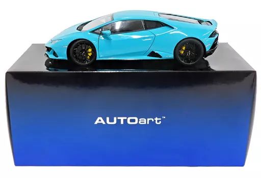 ミニカー 1 18 ランボルギーニ ウラカン EVO ターコイズブルー オートアート コンポジットモデルシリーズ 79211
