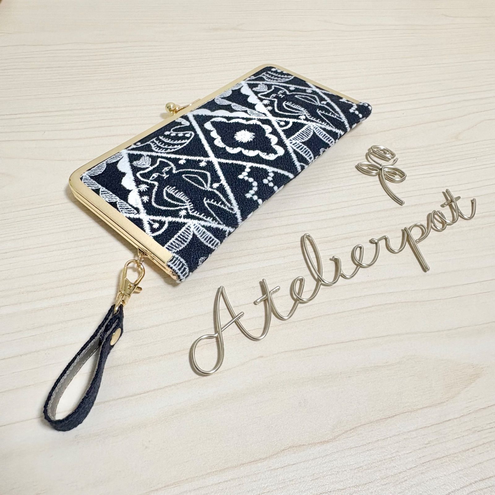 ☆ミナペルホネン☆symphony navyのがま口財布☆持手付 - メルカリ