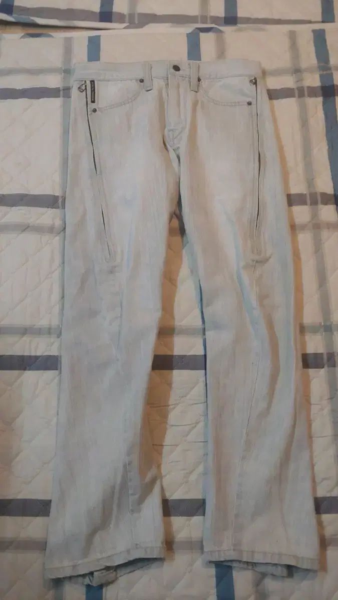 Dolce-Gabbana ドルチェ＆ガッバーナ D-G デニム ズボン ジッパー ディテール