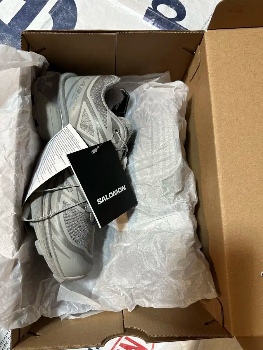  サロモン XT 6 スニーカー ゴースト グレー クリーム 4 acs インフレータブルマット 防寒着 登山靴 トレッキングシューズ アウトドアシューズ