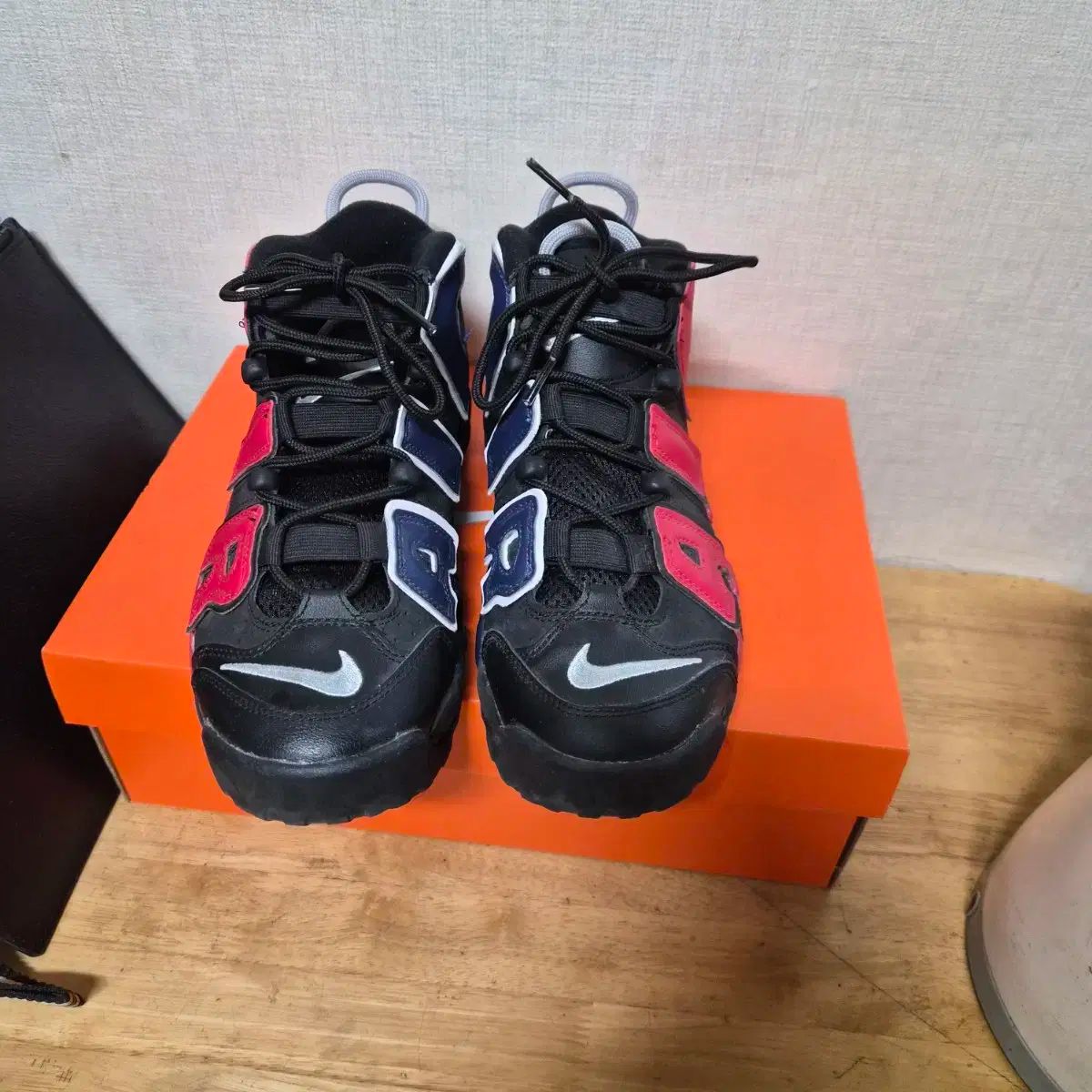 ナイキ エア モア アップテンポ 검빨 OG