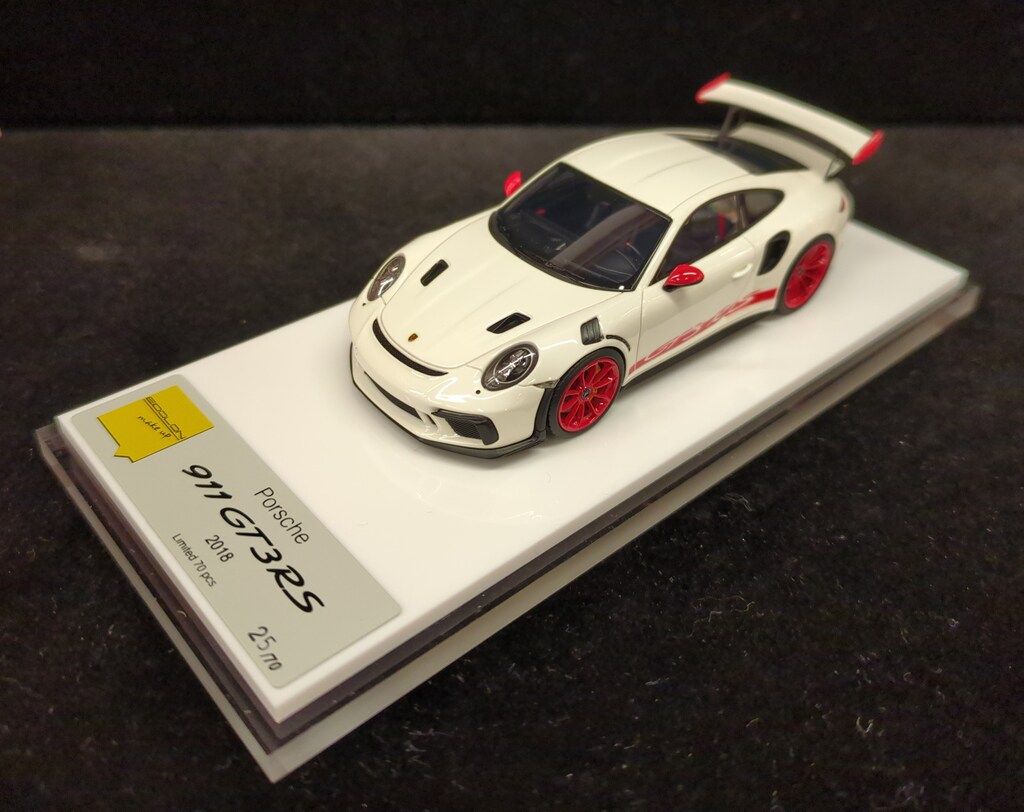 Make up 1 43 EIDOLON PORSCHE 911 991.2 GT 3 RS 2018 WHITE RED STRIPE MUEM 123