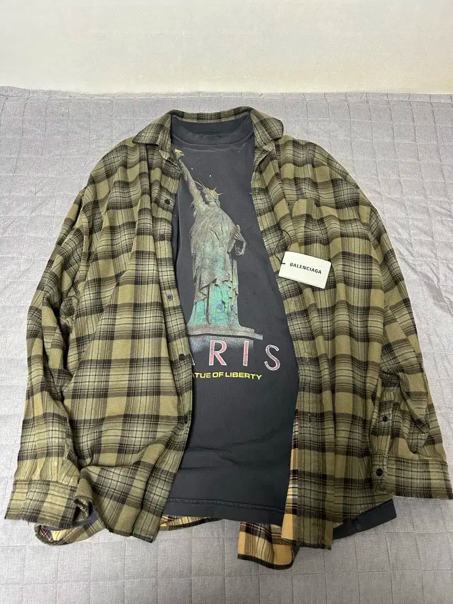 2 バレンシアガ パリ LIBERTY IN OUR COSMOS レイヤード シャツ