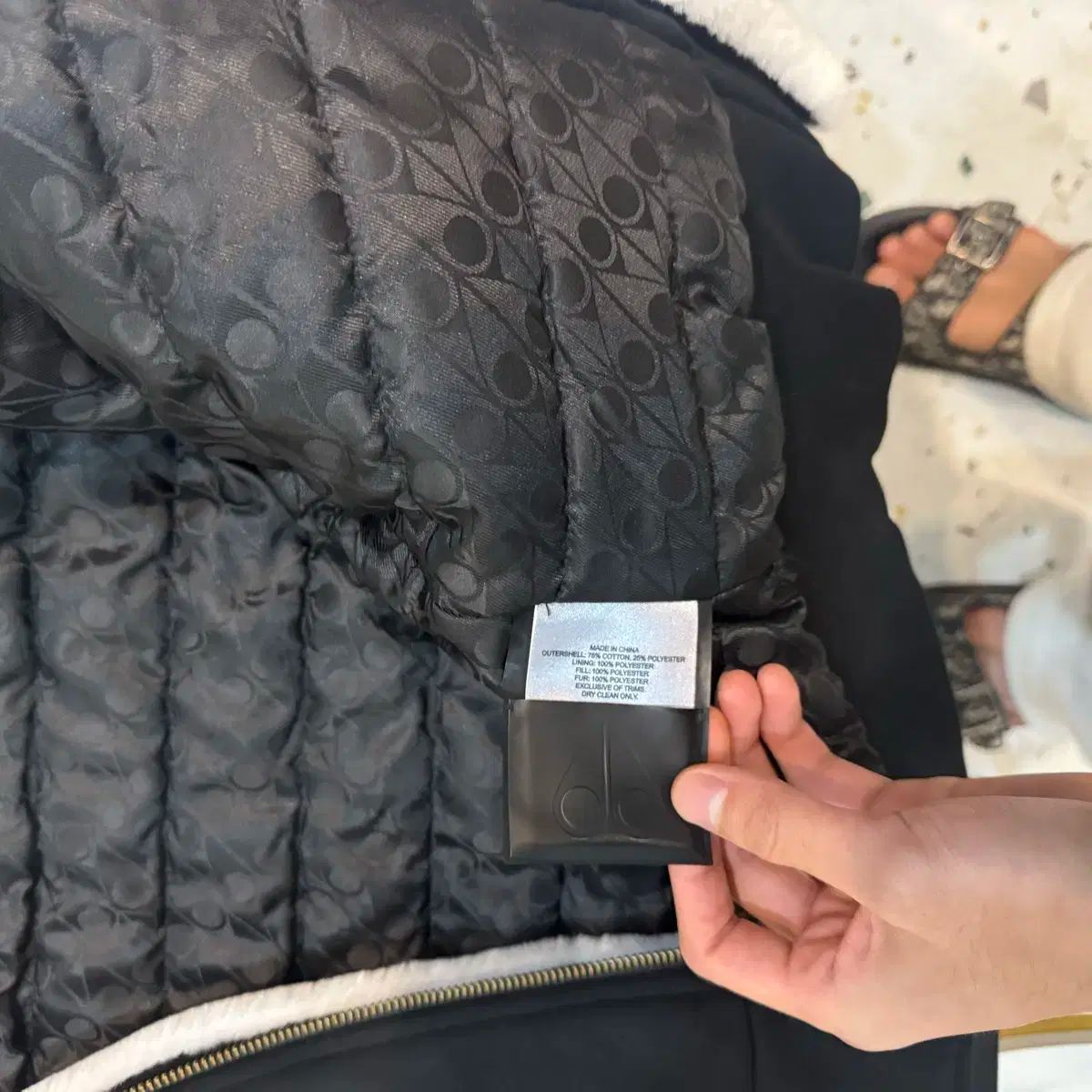  MOOSE KNUCKLES ムースナックルズ ゴールド 新モデル Bunny セーター ブラック パーカー トップス