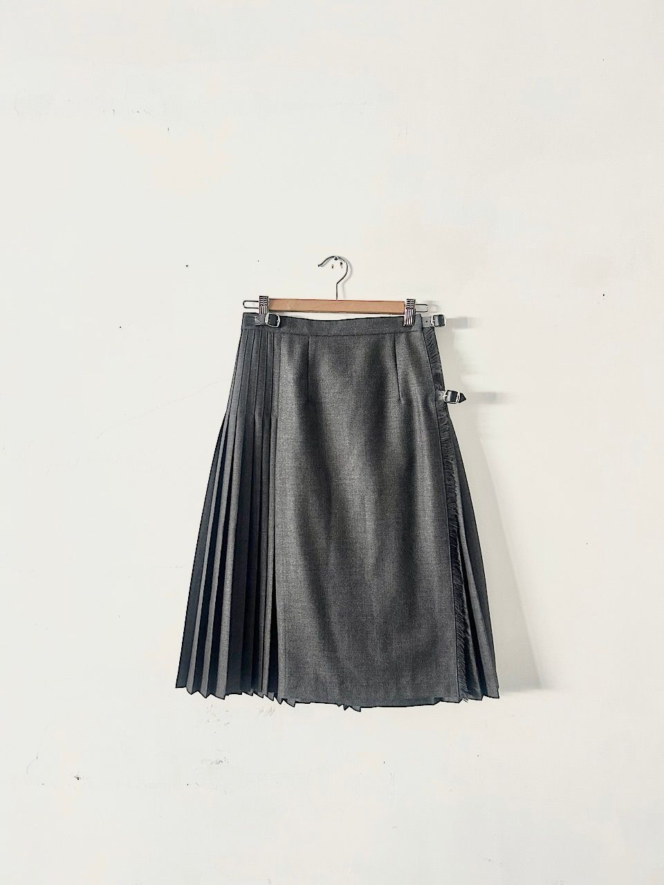 O NEIL of DUBLIN 両脇ベルト 後プリーツスカート グレー サイズUS8