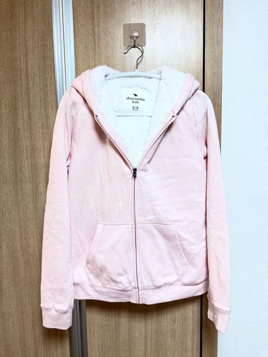 アバクロンビー いちごミルク ジップアップパーカー