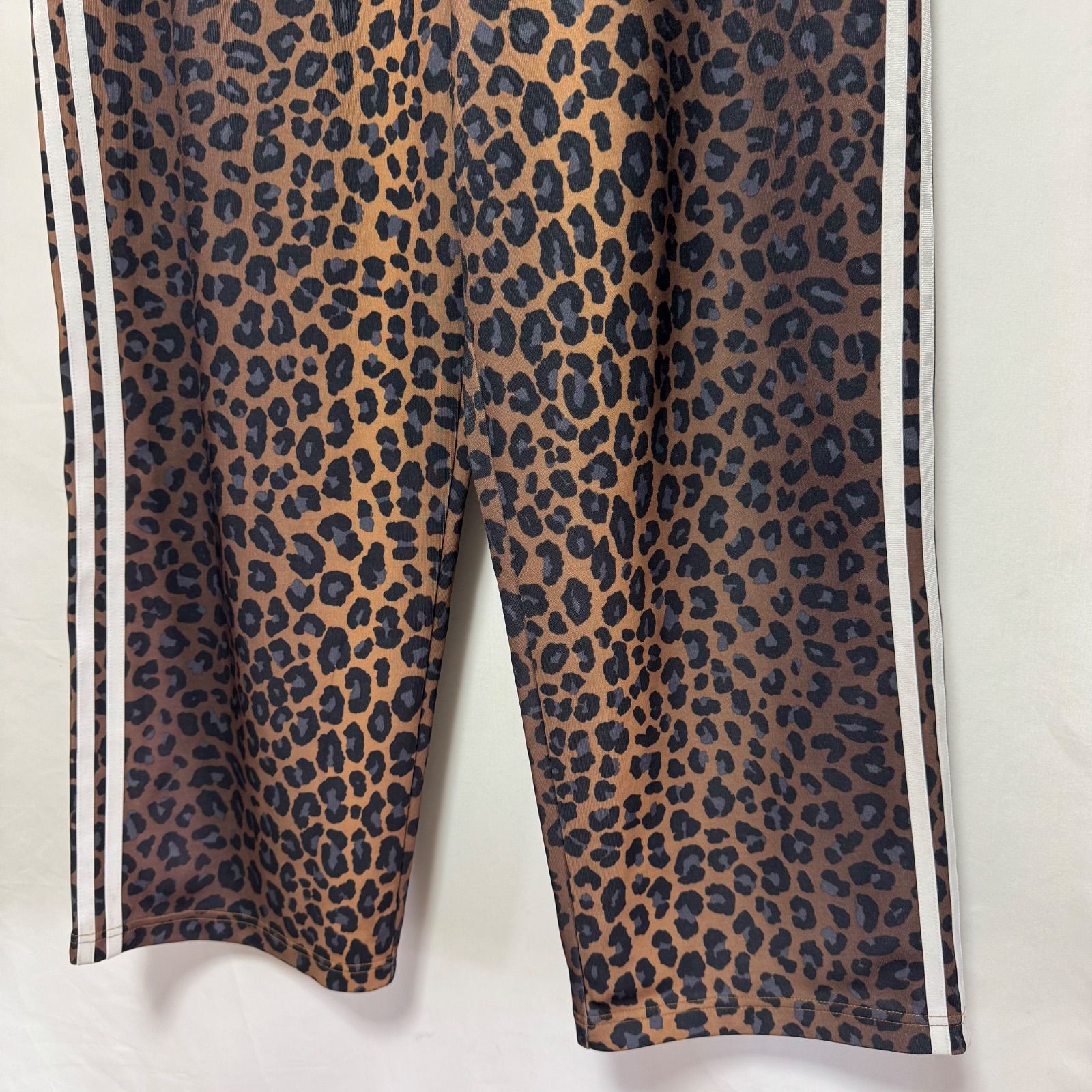 adidas レオパード パンツ ジャージ JV7580 S adidas レオパード パンツ ジャージ JV7580 S adidas レオパード柄