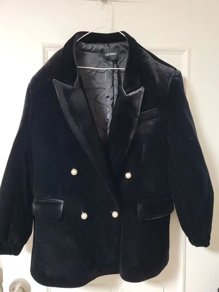 セレブリティ ツアーベルベット パール ボタン ジャケット