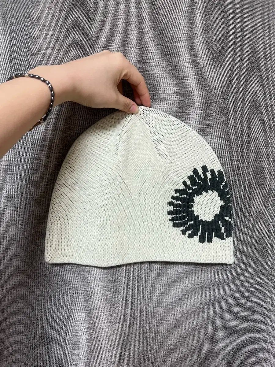999ヒューマニティ ロゴ シンボル ジャカード ビーニー