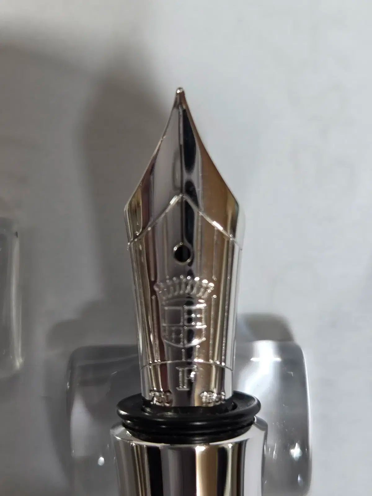 グラフフォン ギロシェ ブラック 18 K Fニブ 万年筆