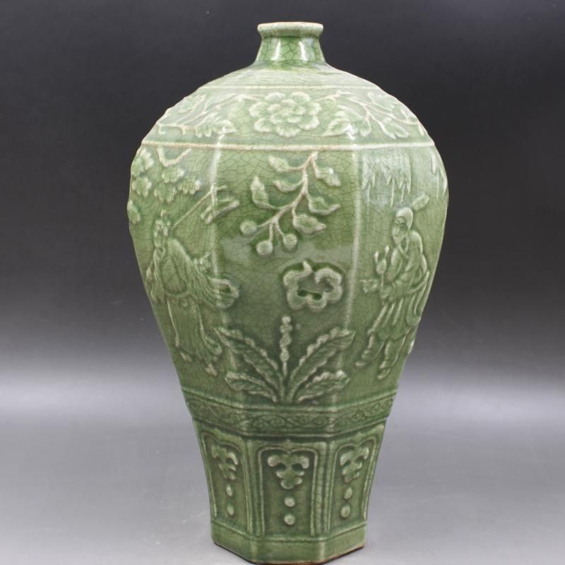 宋龍泉窯彫刻人物物語梅瓶 景徳鎮 陶磁器 装飾品 工芸品 美術品 置物