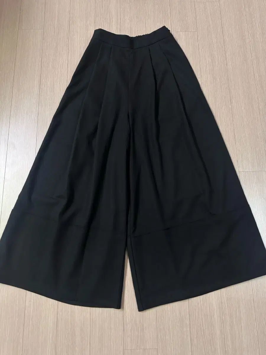 eunoia ワイド ターンアップ パンツ ブラック