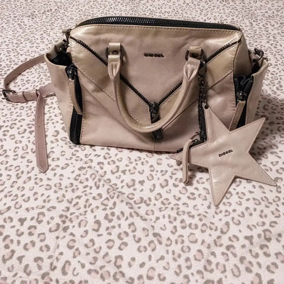 DIESEL 姫ギャル ピンク スター ジッパー Blue Archive ブルーアーカイブ ブルアカ クロスバック ドットバック