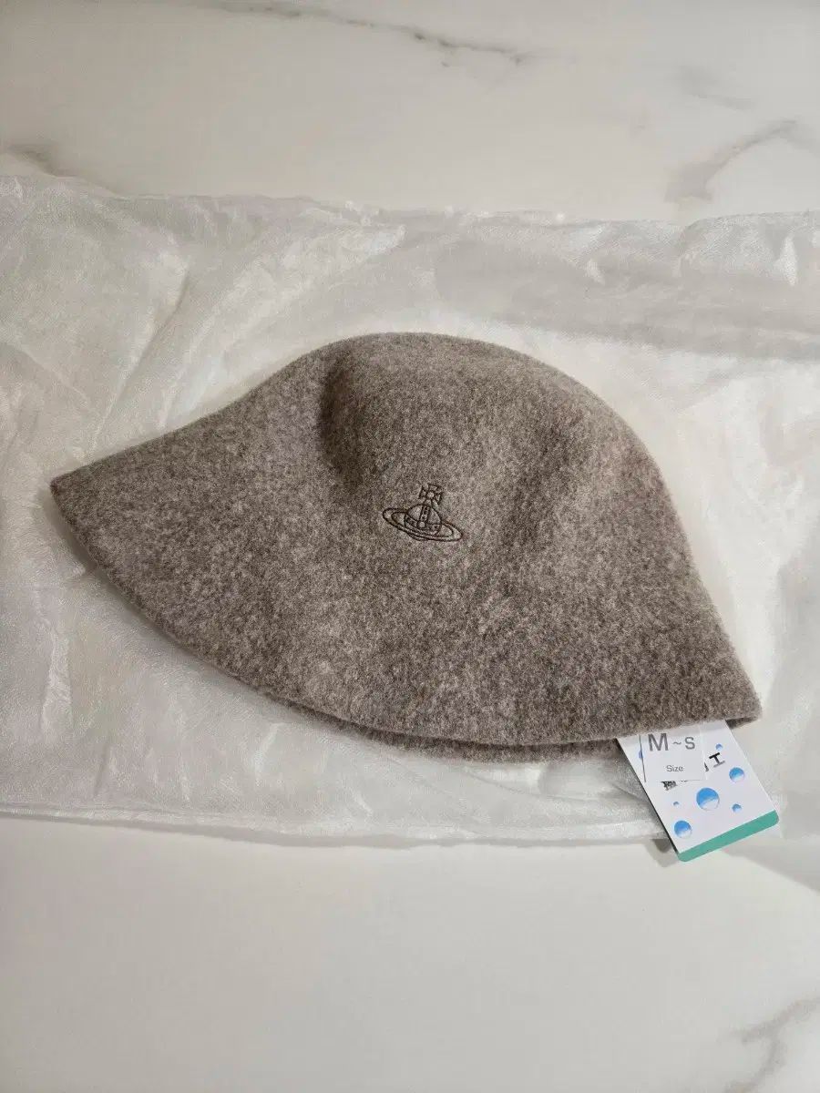 ヴィヴィアン ウエストウッド ORB 刺繍 ロゴ バケットハット