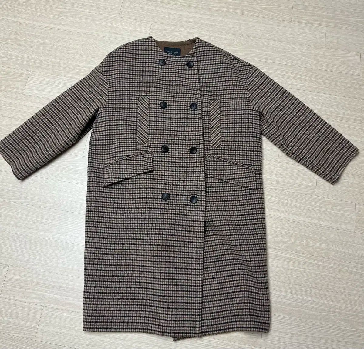 サースデーアイランド CHECK コート