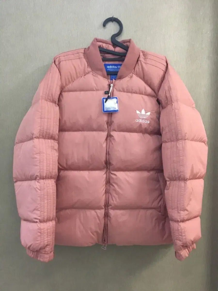 アディダス オリジナル ダウン パディング ピンク
