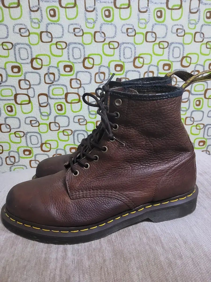 DR MARTENS