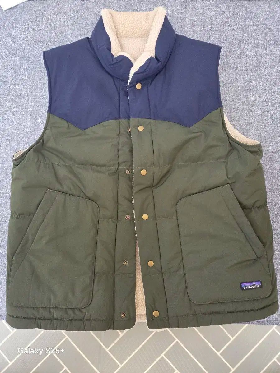 パタゴニア メンズ リバーシブル ダウン ベスト