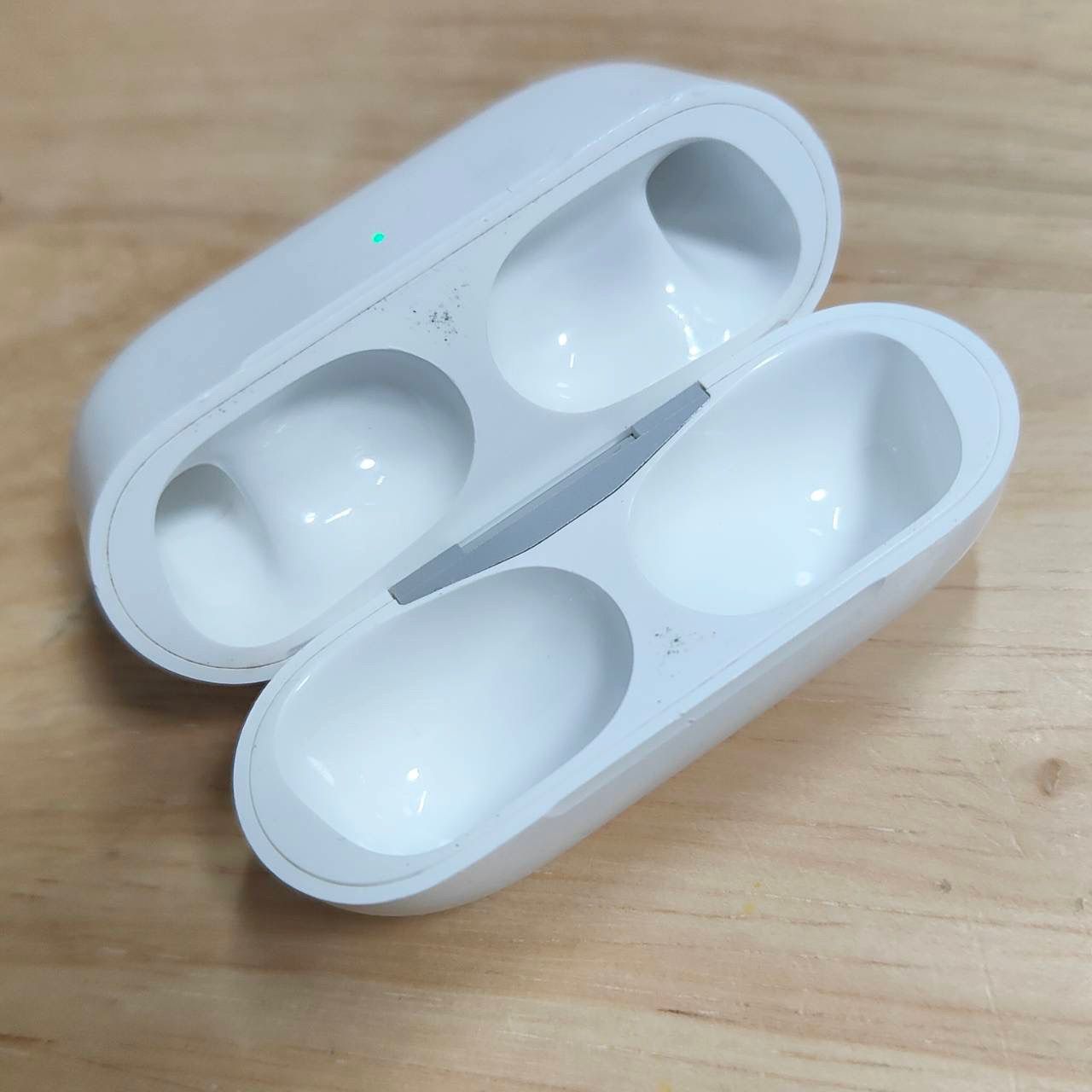Apple AirPods Pro 第1世代 充電ケースのみ Cランク - メルカリ