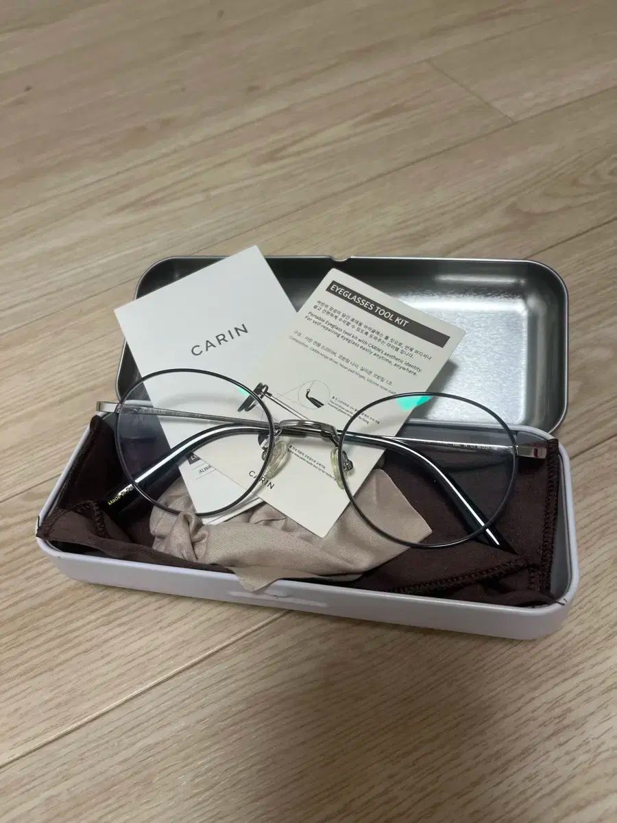 カリン valt r c1 ソ イングク メガネ