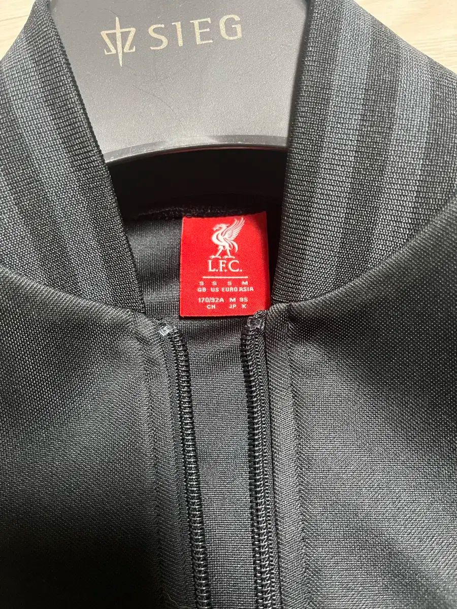 リヴァプール LFC ブラック トラックジャージ