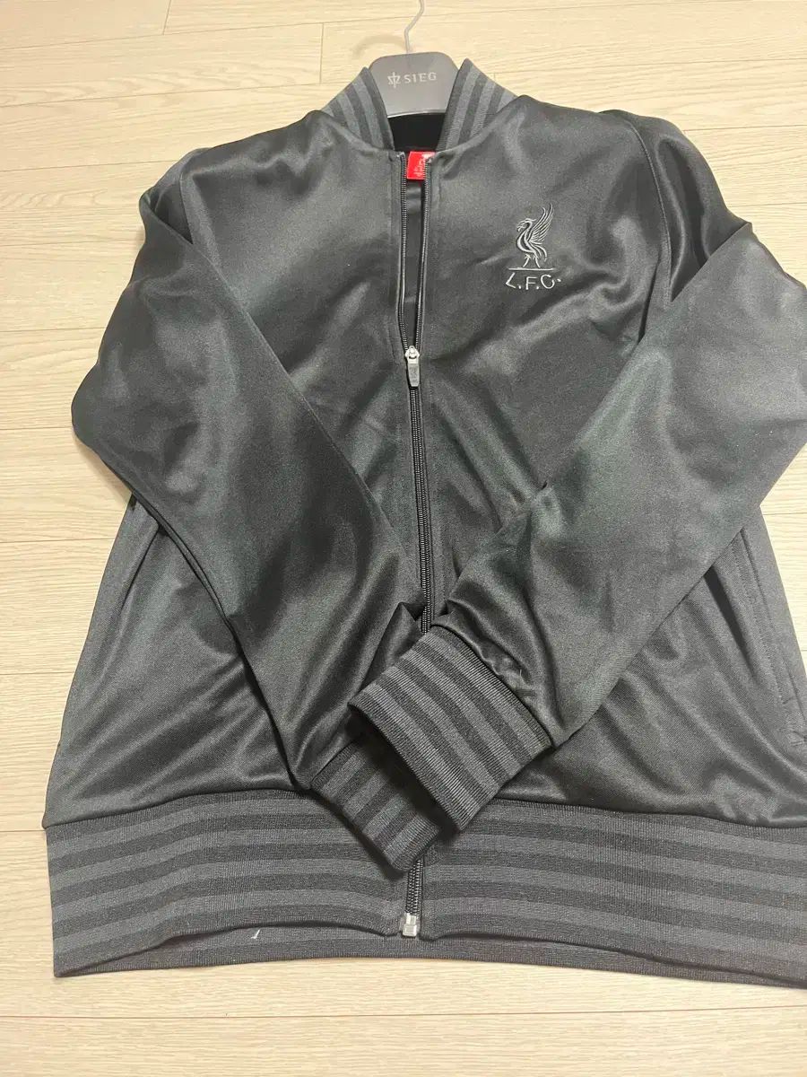 リヴァプール LFC ブラック トラックジャージ